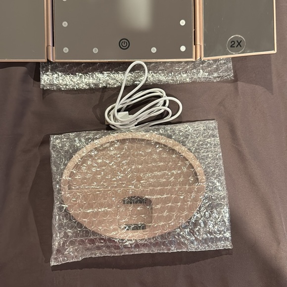 Monat LED Tri-Fold Mirror Magic - Picture 4 of 4